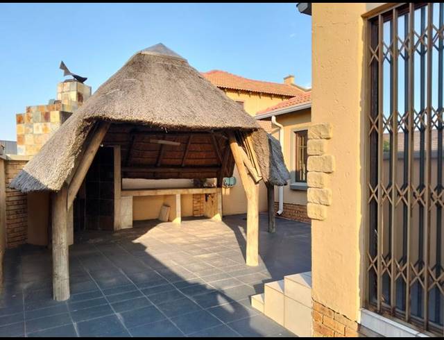 3 BEDROOM CLUSTER FOR SALE IN HUGHES